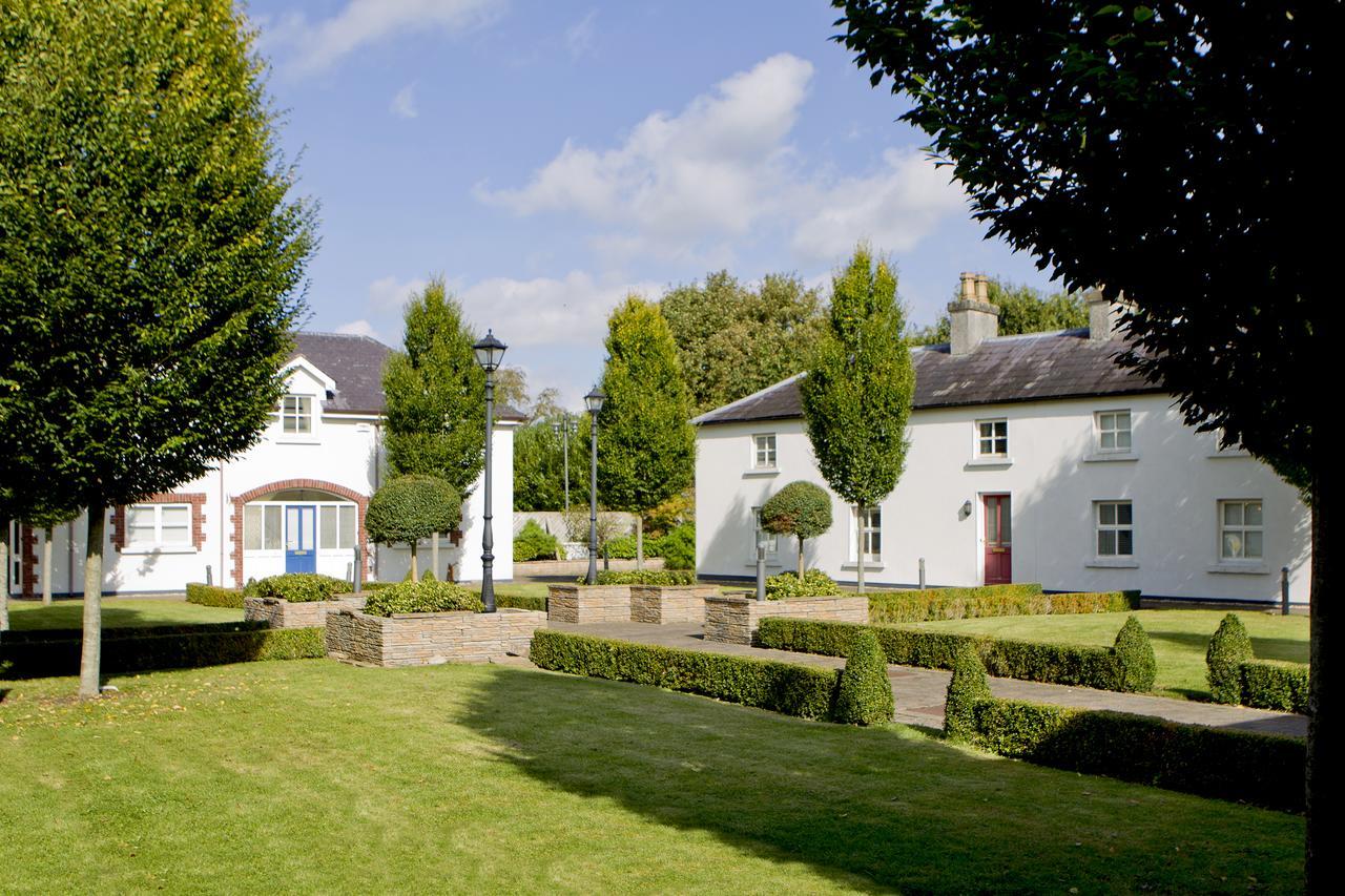 Moyvalley Hotel Self Catering Cottages エクステリア 写真